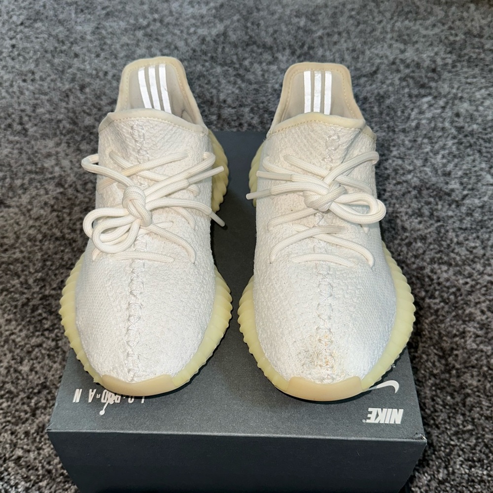 2017
Yeezy Boost 350 V2 'Cream White / Triple White'